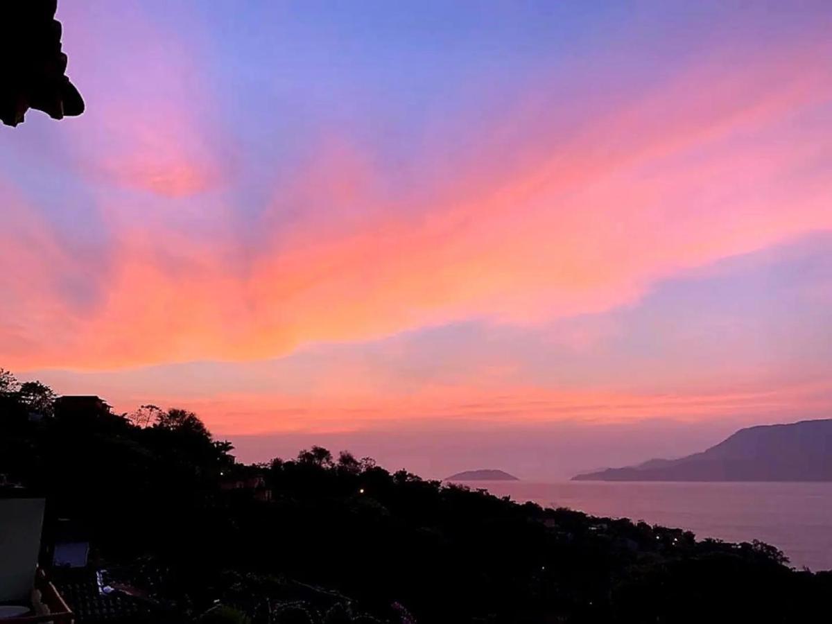Bangalô duplex, vista para o mar, Yacamim, Praia do Curral, Ilhabela Exterior foto