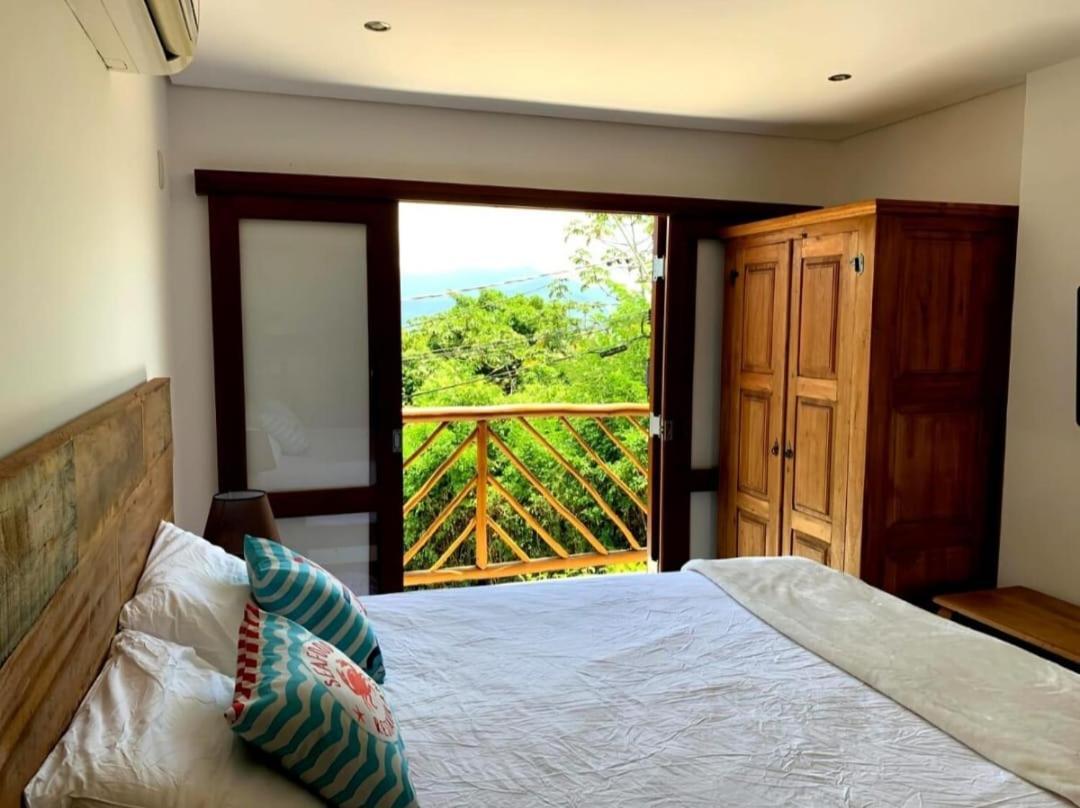 Bangalô duplex, vista para o mar, Yacamim, Praia do Curral, Ilhabela Exterior foto